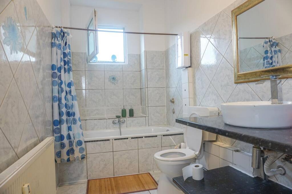 Apartment In Wuppertal - Charmante 3-Zimmer-Oase Mit Kamin Und Badewanne المظهر الخارجي الصورة